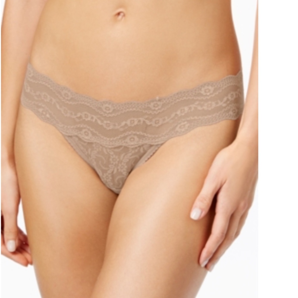 B.tempt'd by Wacoal Lace Kiss Thong Underwear 970182 - Au Natural (Nude 4) NWT